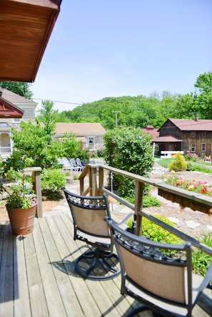 Sundeck - The Green Tree Inn (Elsah)