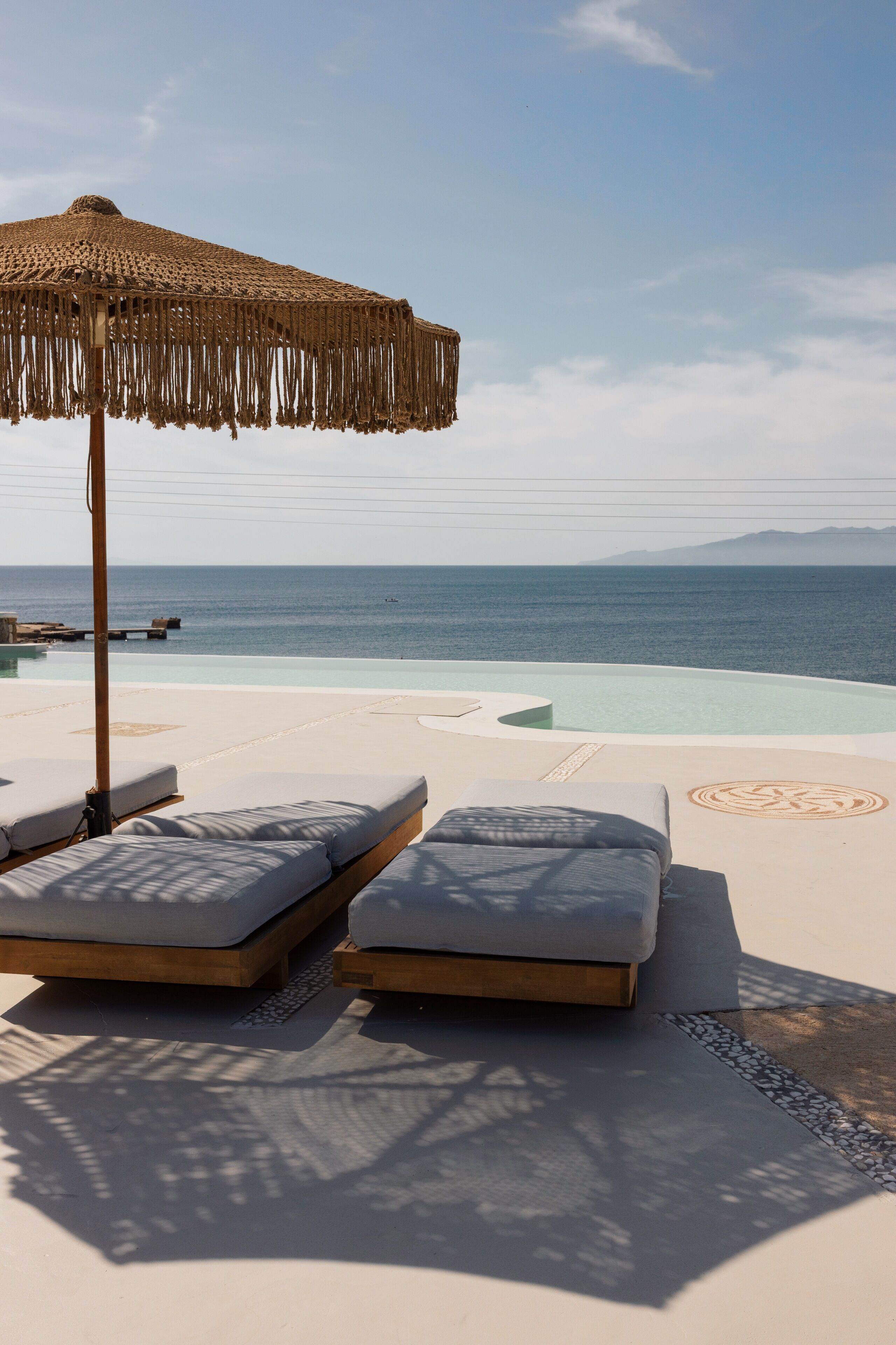 3 Außenpools, Sonnenschirme, Liegestühle