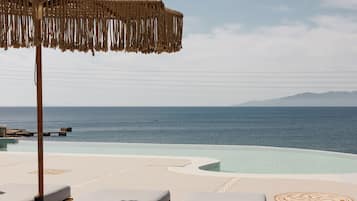 3 outdoor pools, pool umbrellas, pool loungers