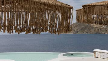 3 piscine all'aperto, ombrelloni da piscina, lettini