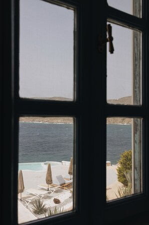 Deluxe Room, Sea View | In-room safe, soundproofing, iron/ironing board, free cribs/infant beds