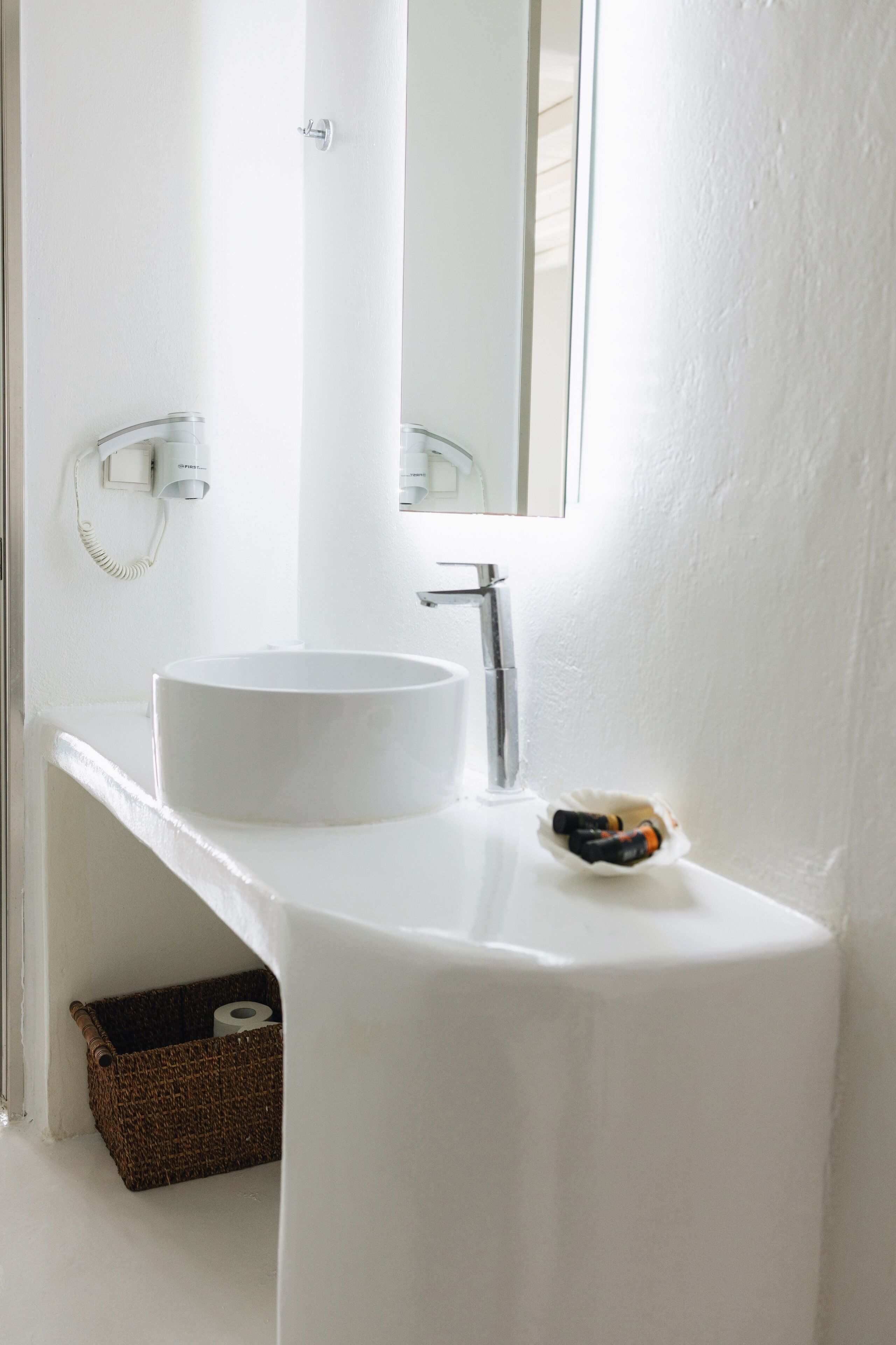 Chambre Quadruple Classique | Salle de bain | Douche, articles de toilette gratuits, sèche-cheveux