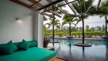 Deluxe Suite with Pool Access Room | Utsikt fra rommet