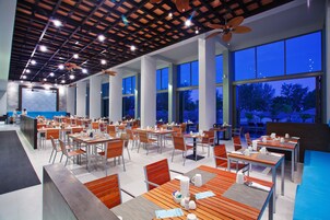 Daily cooked-to-order breakfast (THB 600 per person)