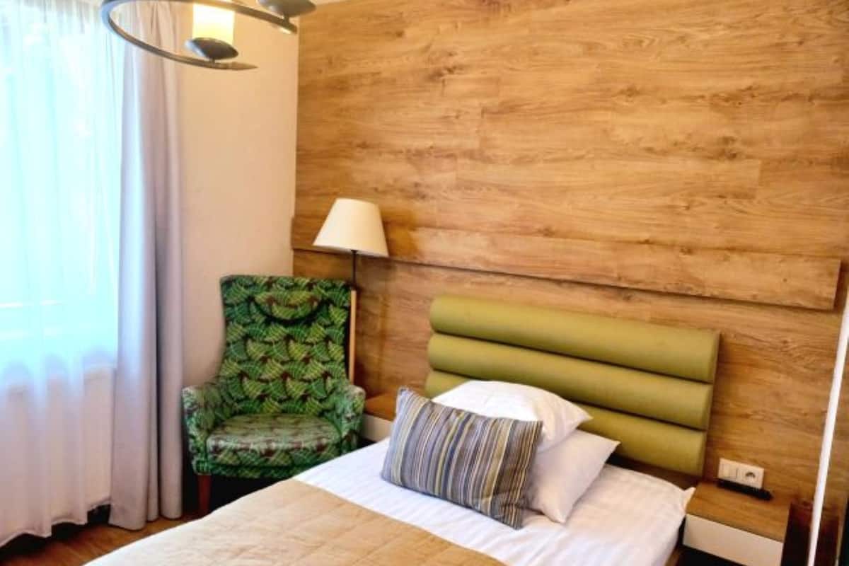Habitación estándar, 1 cama individual | Caja de seguridad en la habitación, escritorio y cunas gratuitas
