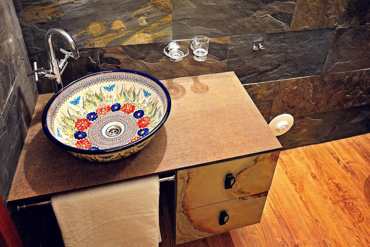 standard room, 1 single bed | bathroom | jetted bath, free toiletries, towels