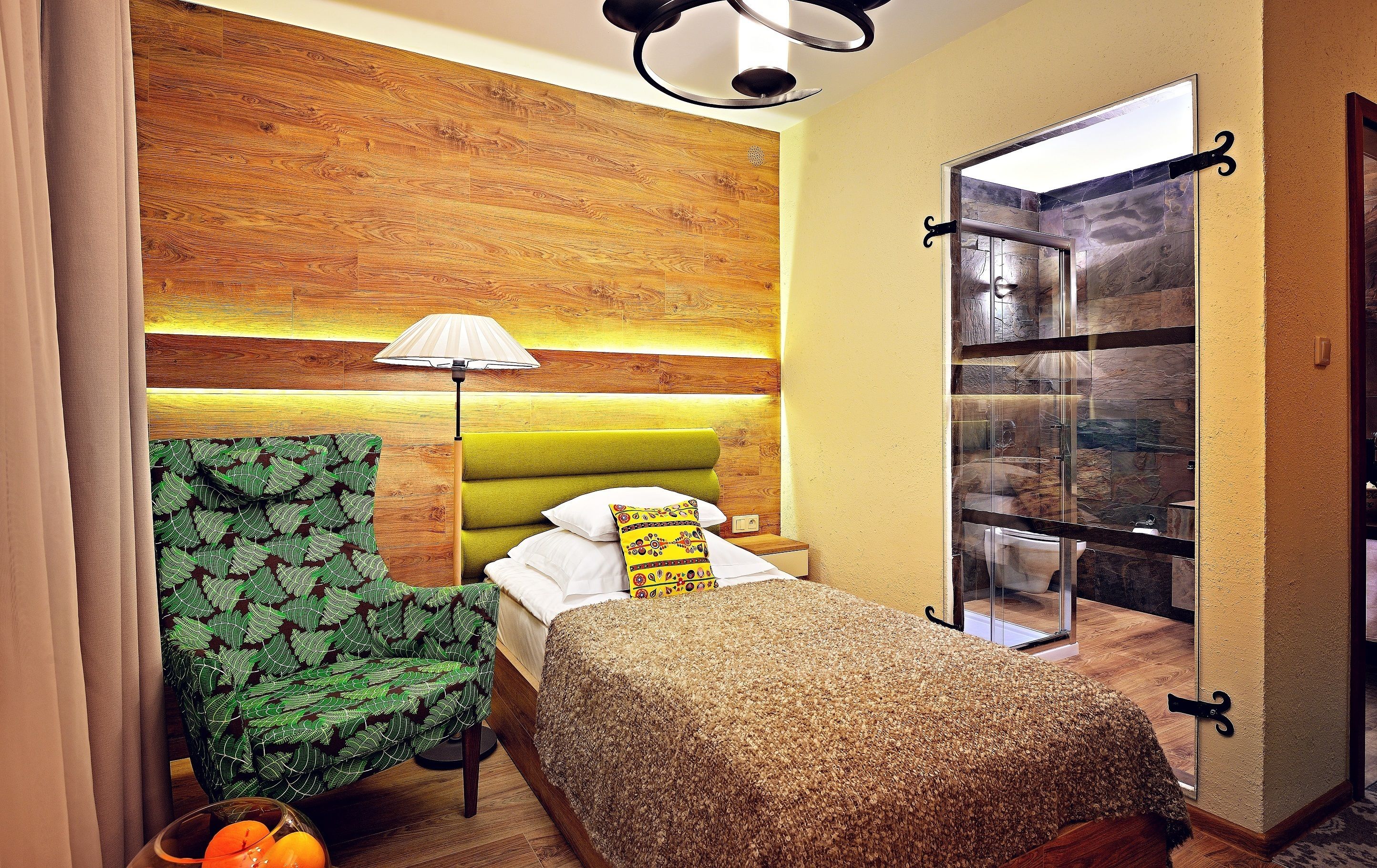 standard room, 1 single bed | in-room safe, desk, free cots/infant beds, rollaway beds