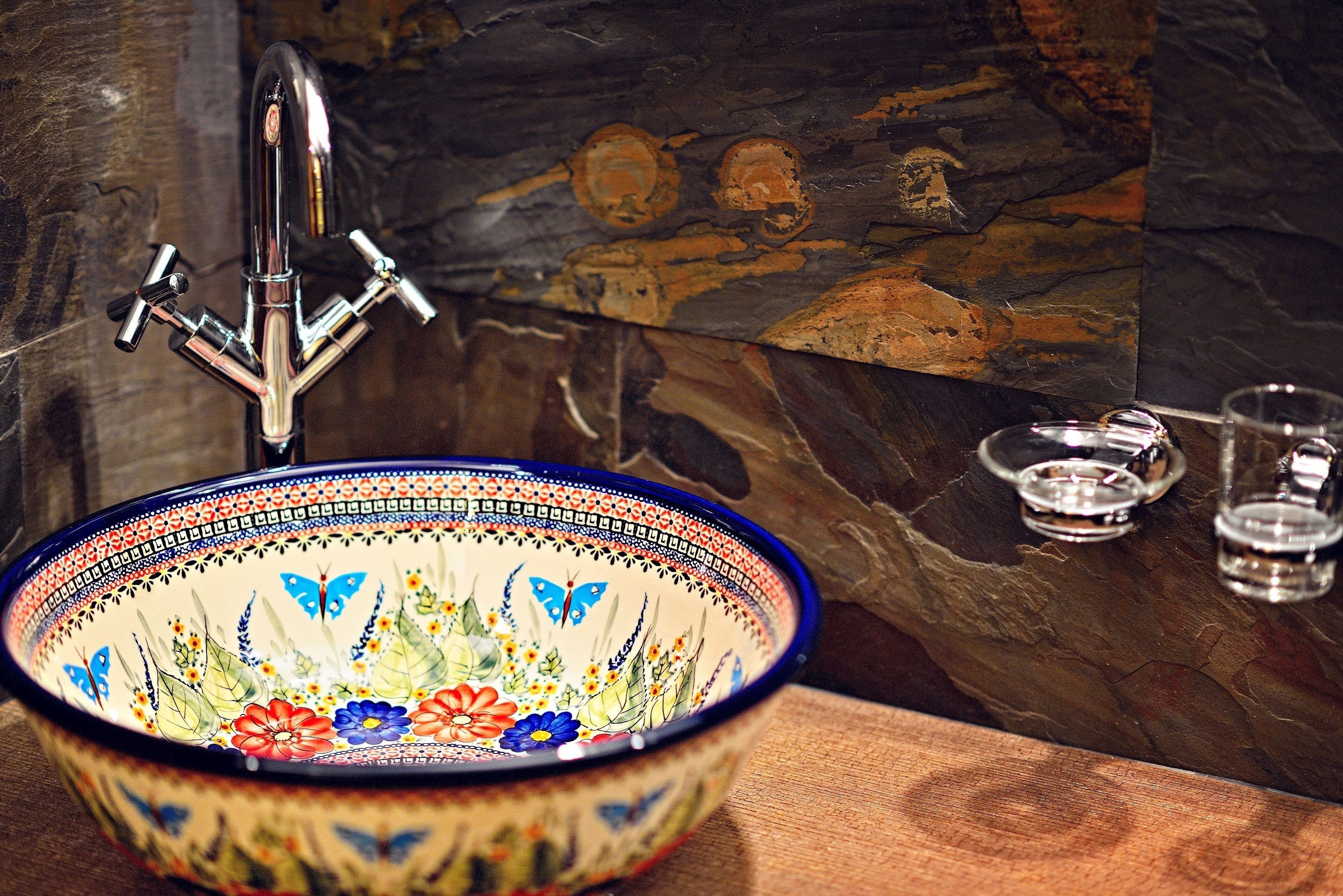 standard double or twin room | bathroom | jetted bath, free toiletries, towels