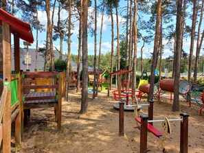 Children’s play area – outdoor