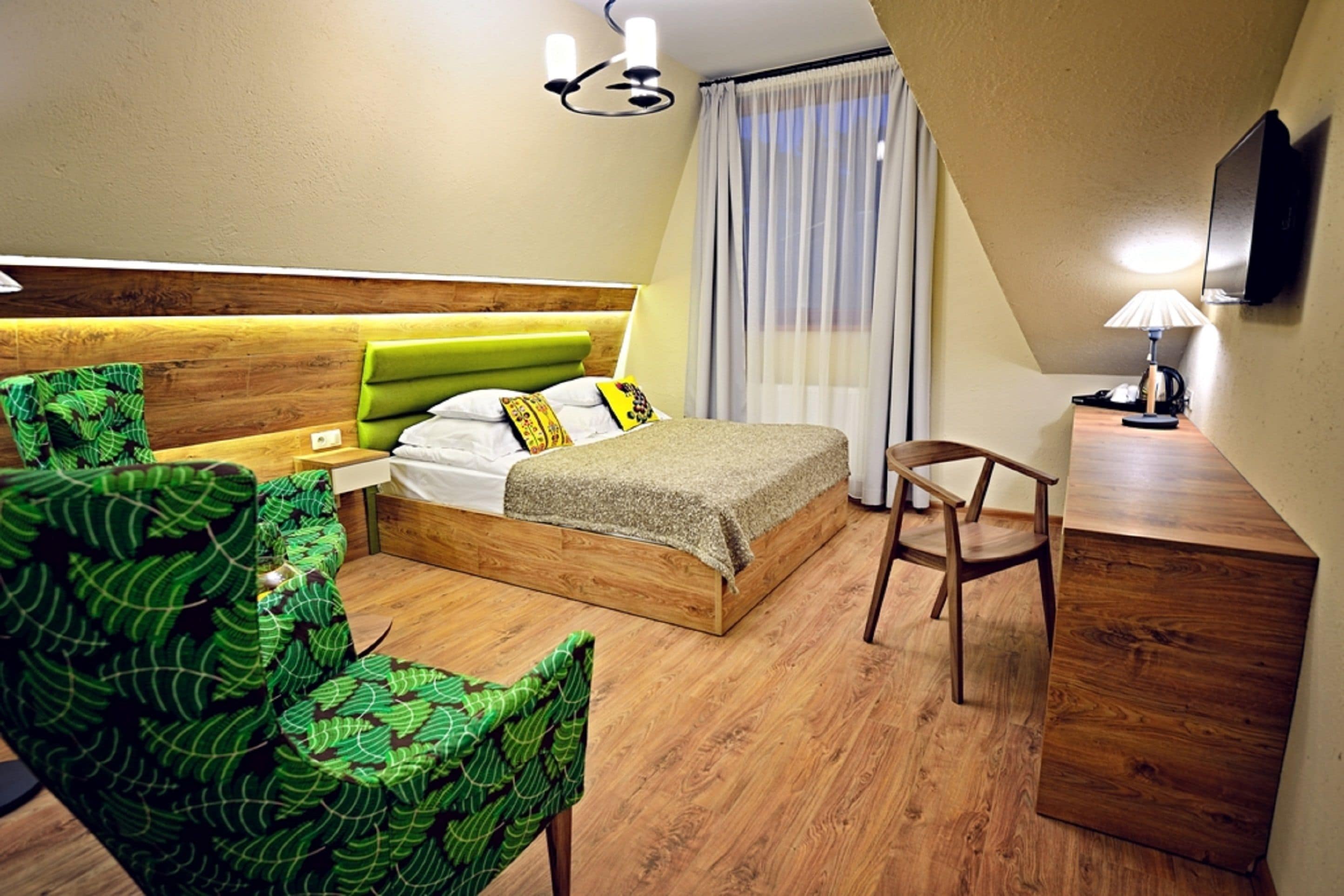 standard double or twin room | in-room safe, desk, free cots/infant beds, rollaway beds