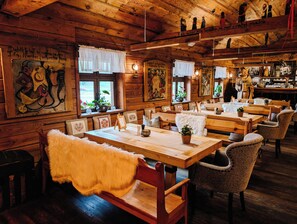 Lunch and dinner served, garden views 