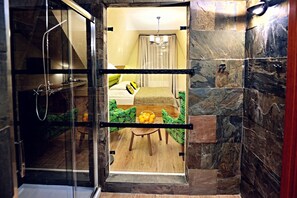 Standard Double or Twin Room | In-room safe, desk, free cribs/infant beds, rollaway beds