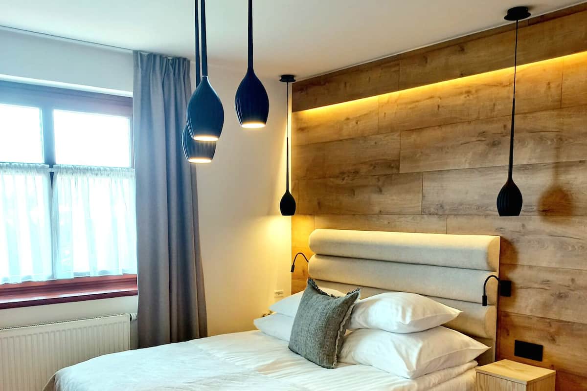 Standard Double or Twin Room | In-room safe, desk, free cribs/infant beds, rollaway beds