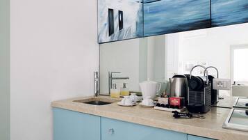 Espressomaschine, Wasserkocher mit Kaffee-/Teezubehör, Wasserkocher