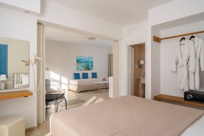 Executive Suite Private Jacuzzi | 1 bedroom, premium bedding, minibar, in-room safe