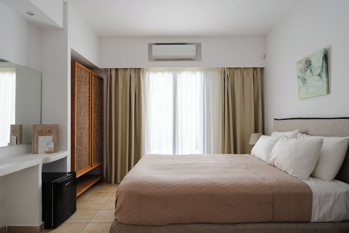 1 bedroom, premium bedding, minibar, in-room safe