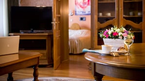Comfort Apartment | Ruang tamu | TV LCD 