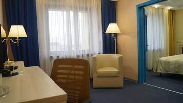 Suite Standard | Una scrivania, postazione laptop, Wi-Fi gratuito, lenzuola