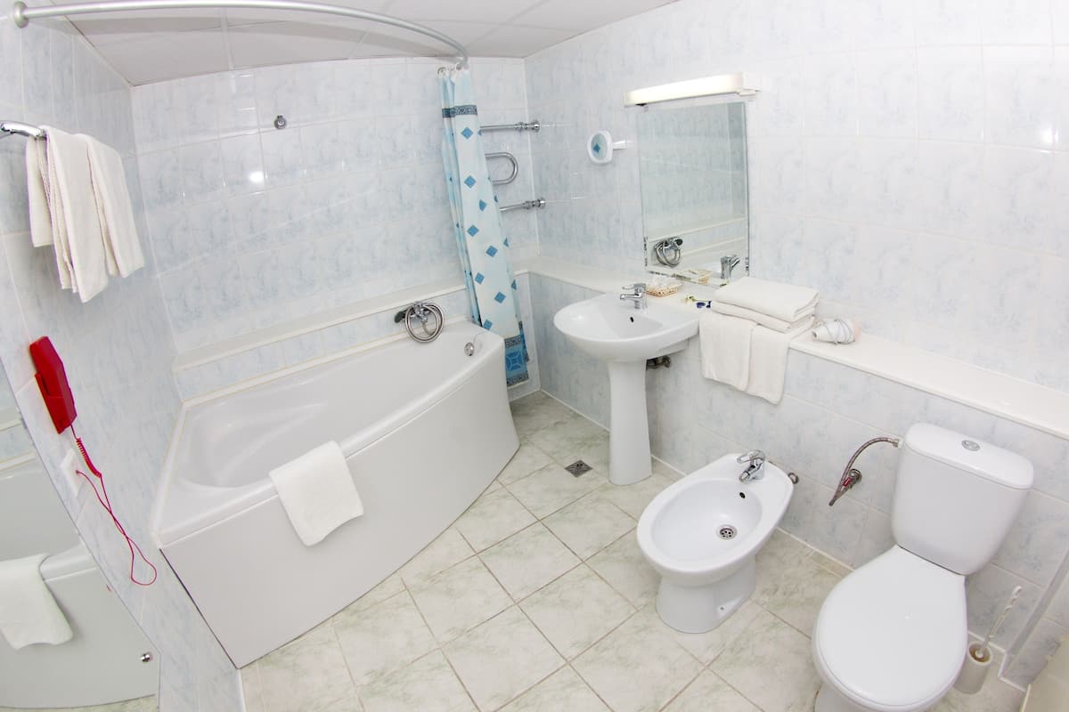 Comfort-Apartment | Badezimmer | Kostenlose Toilettenartikel, Handtücher, Seife, Shampoo