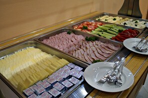 Daily buffet breakfast for a fee