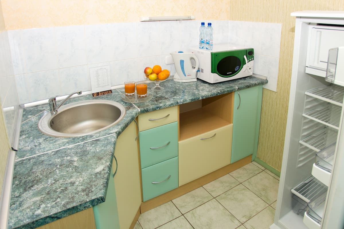 Apartment | Eigene Kochnische | Kochgeschirr/Geschirr/Besteck