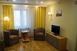 高级套房 | 客厅 | 液晶电视