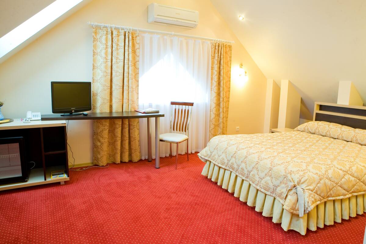 Junior Suite | Minibar, in-room safe, desk, WiFi (free)