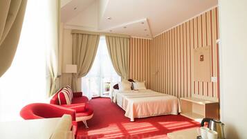 0B | Minibaari, tallelokero huoneessa, työpöytä, ilmainen Wi-Fi