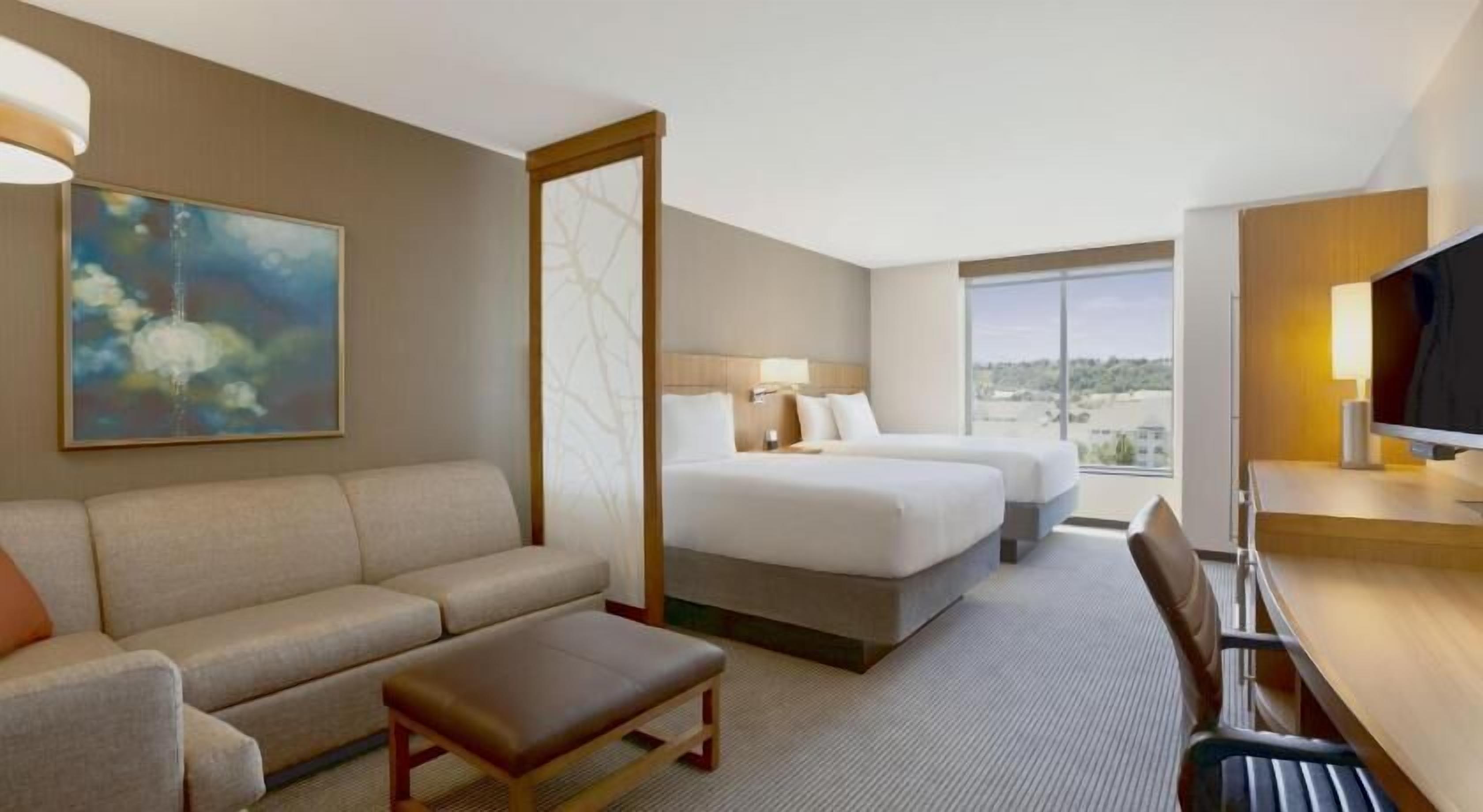 Hypo-allergenic bedding, desk, iron/ironing board, free cots/infant beds