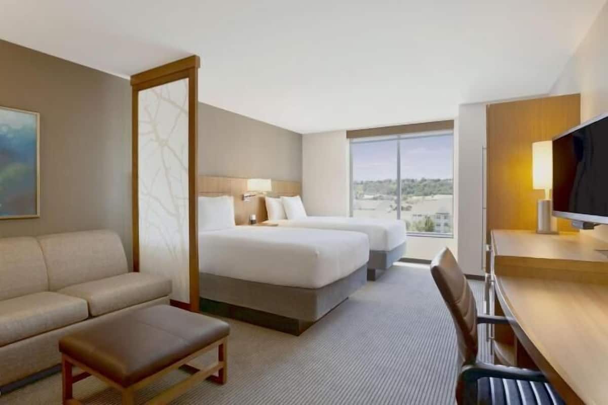 Allergiatestatut vuodevaatteet, työpöytä, silitysrauta/-lauta