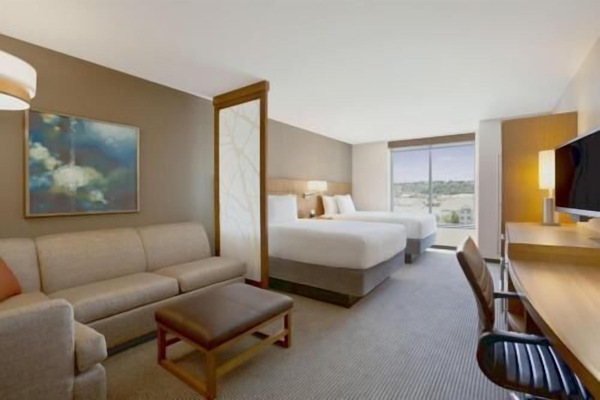 Hypo-allergenic bedding, desk, iron/ironing board, free cots/infant beds