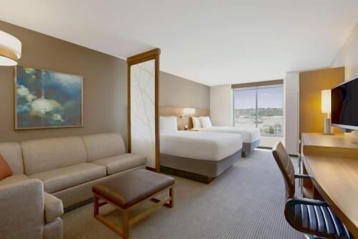 Allergiatestatut vuodevaatteet, työpöytä, silitysrauta/-lauta