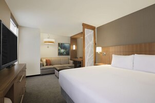 Ropa de cama hipoalergénica, escritorio y tabla de planchar con plancha 