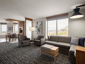 Allergitestet sengetøy, skrivebord og strykejern/-brett