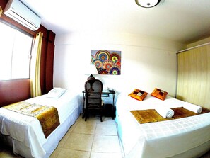 Minibar, in-room safe, desk, free cots/infant beds - Arthaus Boutique Hotel (Asunción)