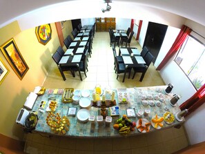 包含每日自助早餐