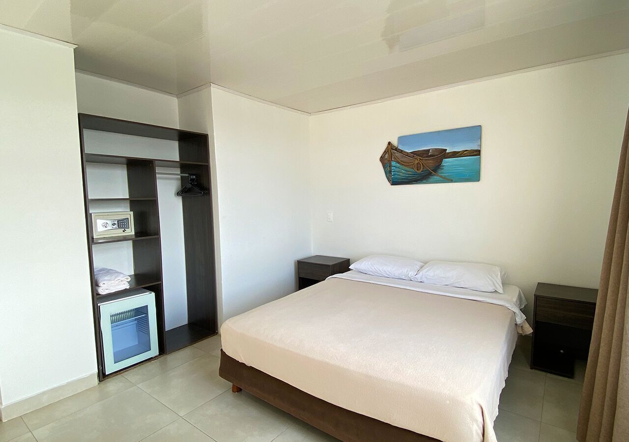 In-room safe, bed sheets