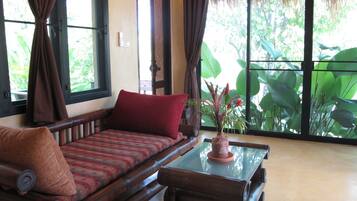 Villa | 1 chambre, coffres-forts dans les chambres, bureau