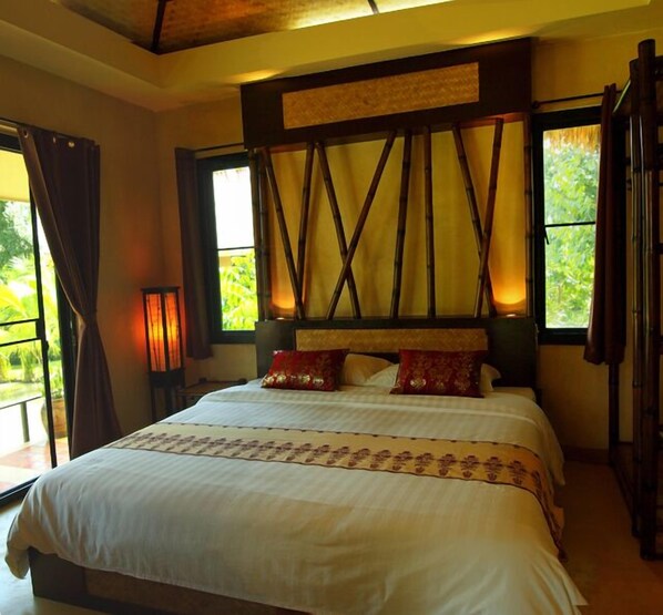 1 bedroom, in-room safe, desk, rollaway beds