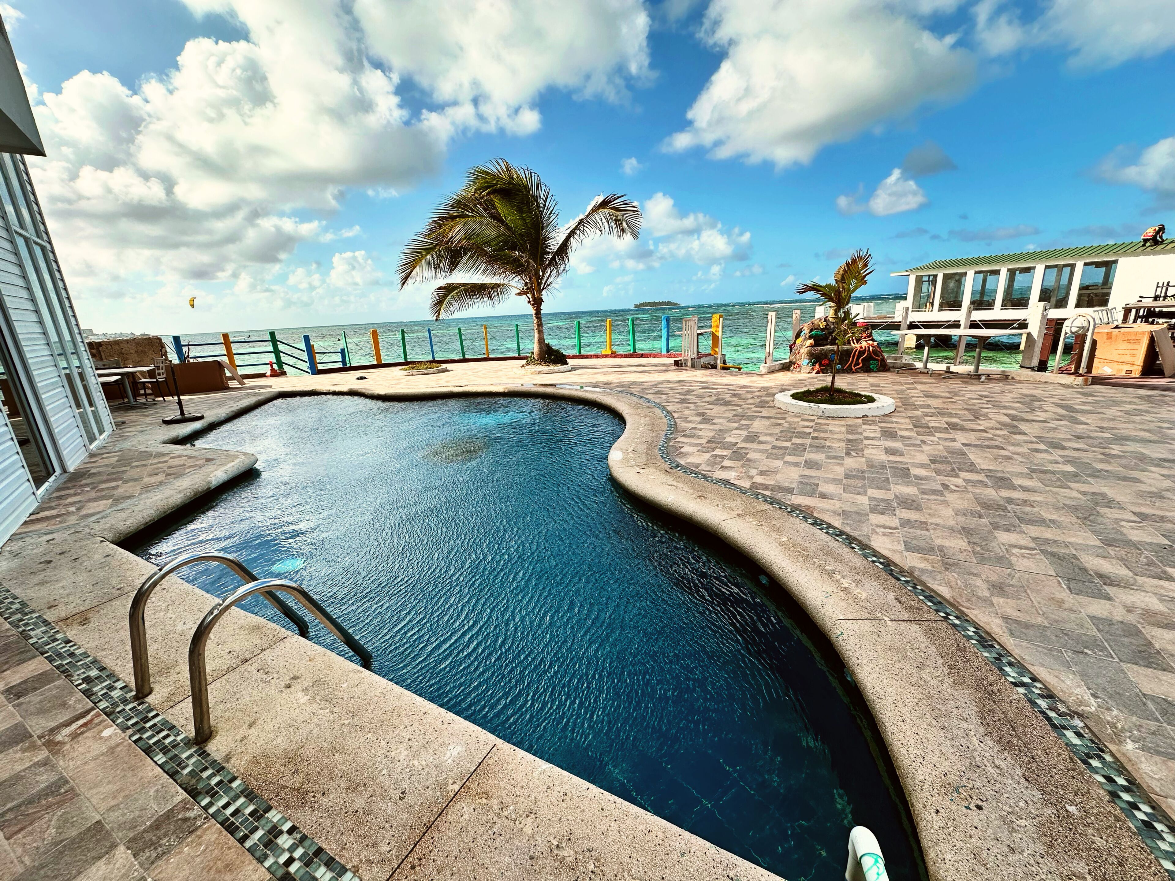 حمّام سباحة خارجي، مظلات على حمّام السباحة