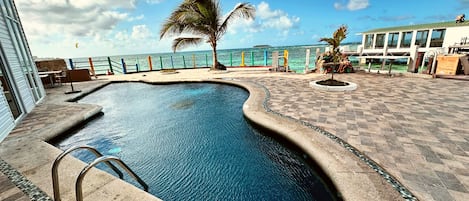 Außenpool, Sonnenschirme