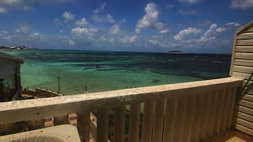 Tripla Standard, letti multipli, servizio di pulizie disponibile, vista oceano parziale | Vista dalla camera