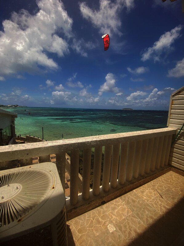 Tripla Standard, letti multipli, servizio di pulizie disponibile, vista oceano parziale | Vista dalla camera