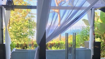 豪華客房, 海景 | 高級寢具、迷你吧、房內夾萬、遮光窗簾/窗簾