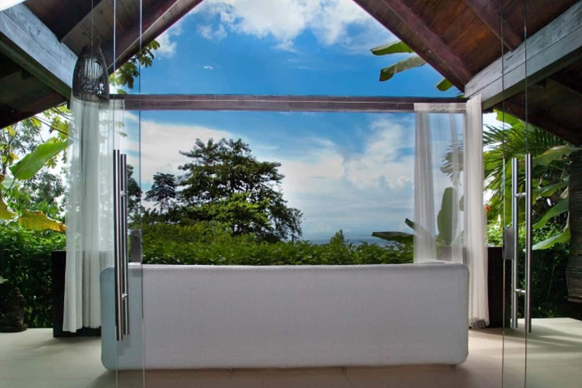Camera Deluxe, vista oceano | Biancheria da letto di alta qualità, minibar, cassaforte in camera