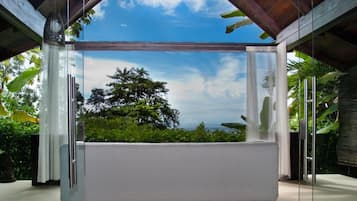 Deluxe Room, Ocean View | Premium bedding, minibar, in-room safe, blackout curtains