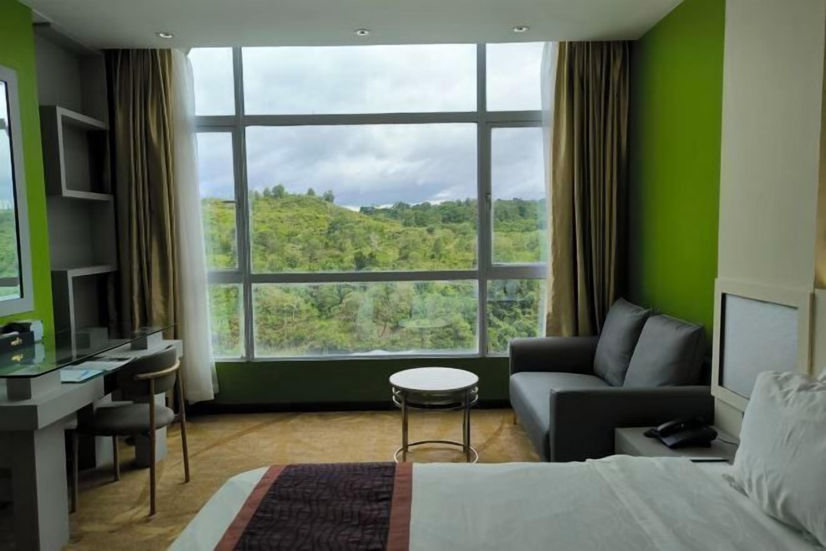 In-room safe, desk, iron/ironing board, free WiFi