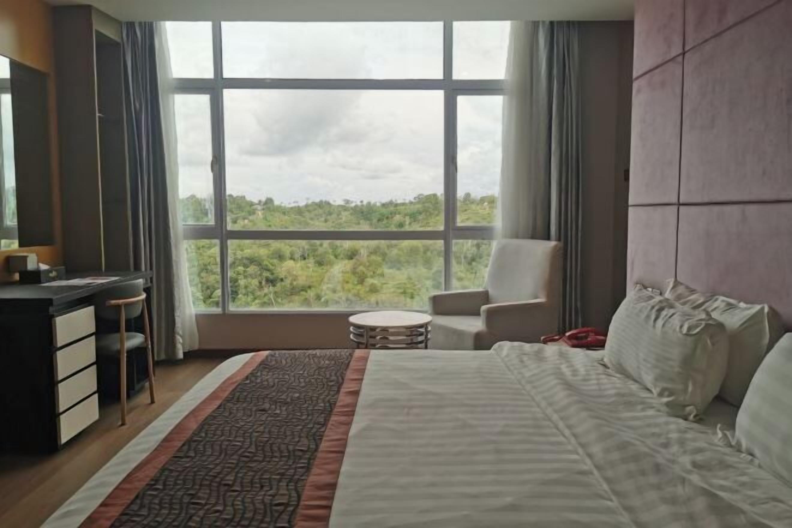 In-room safe, desk, iron/ironing board, free WiFi