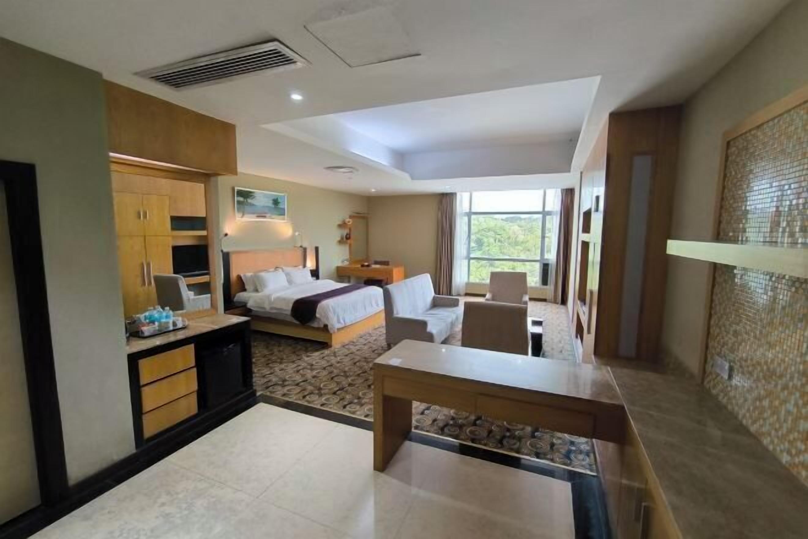 In-room safe, desk, iron/ironing board, free WiFi