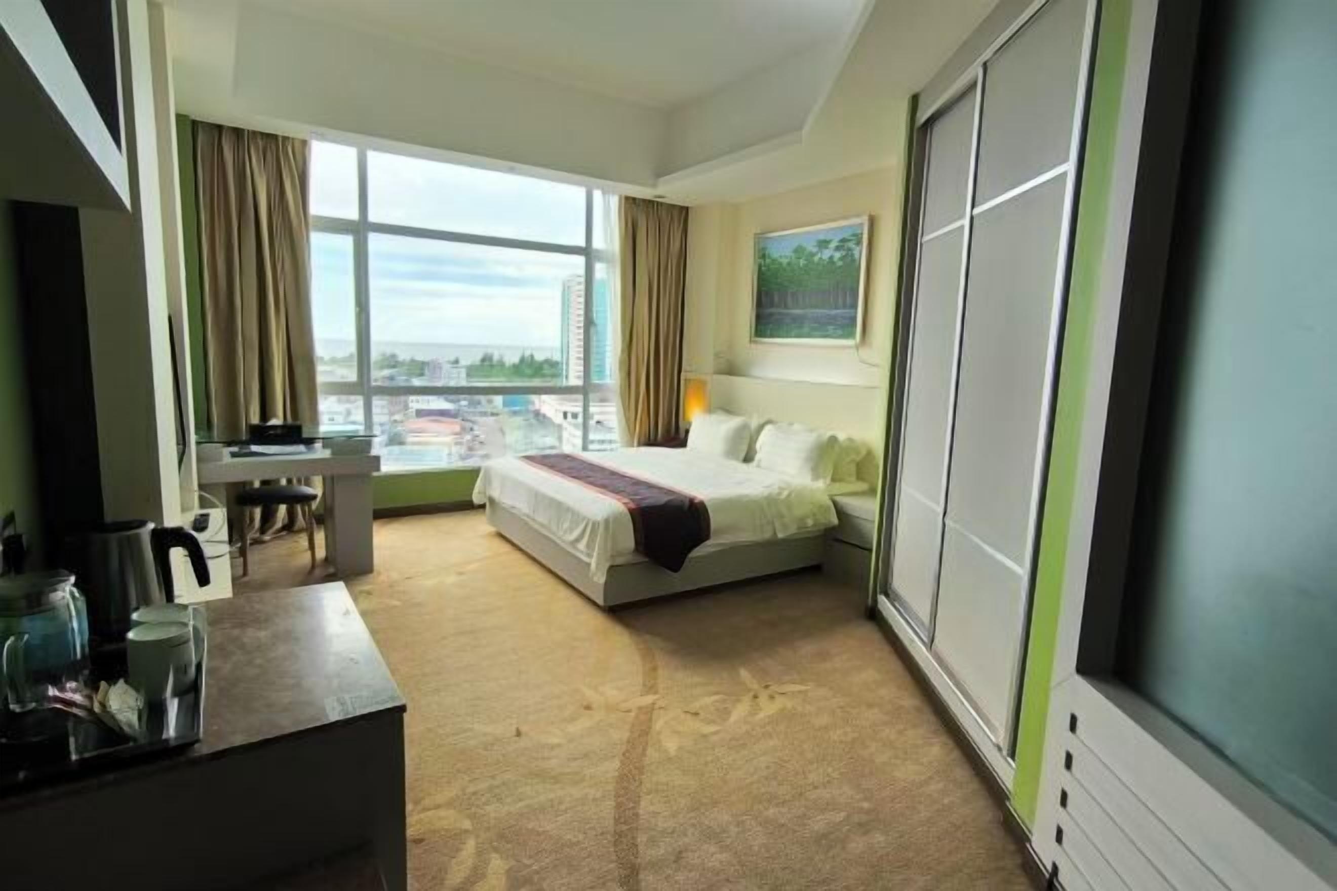 In-room safe, desk, iron/ironing board, free WiFi